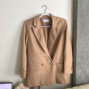 Brown blazer with details
